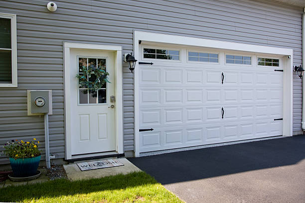 24/7 Emergency Garage Door Panel Replacement experts in Hurricane, WV